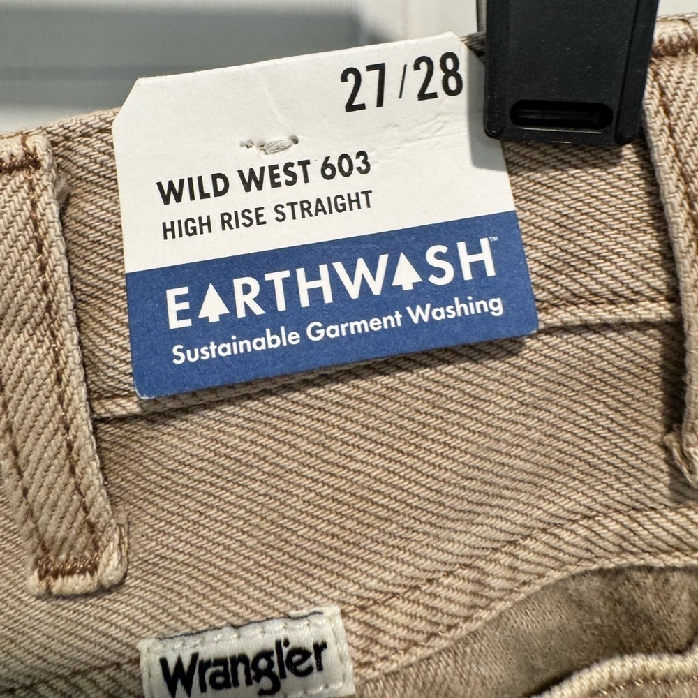 Wrangler women’s Sandstone Jeans - Picture 4 of 8